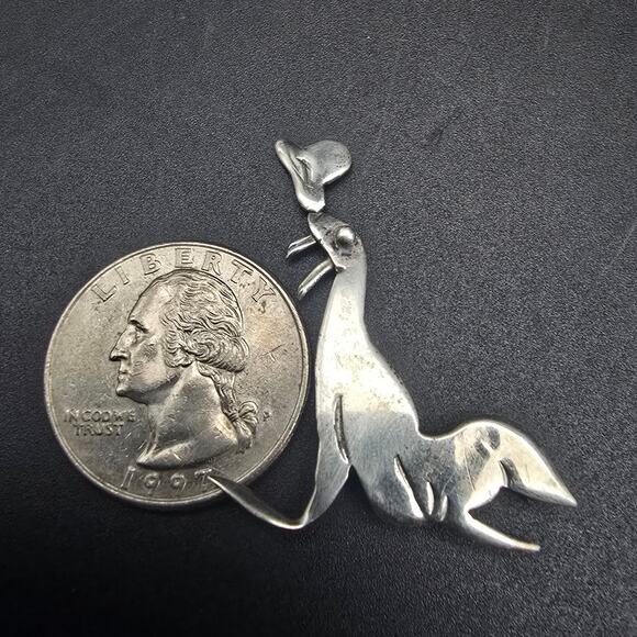 M des C Sterling Silver Seal Brooch Hat Trick Vintage - Picture 6 of 7